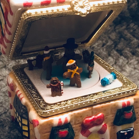 Porcelain Music Box Christmas Gingerbread House Ornament - Picture 4 of 6
